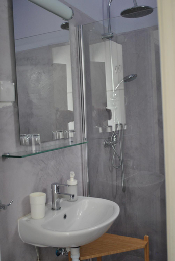 Bathroom 4, Helios Splendid, Ionian Islands