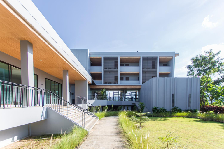 Exterior 12