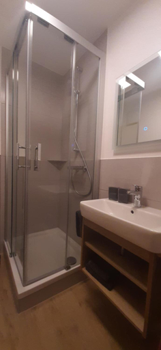 Bathroom 2, Gasthof Zum Wirt Ferienwohnung Hohenbogenblick, Cham