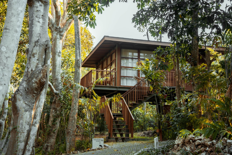 Exterior 9