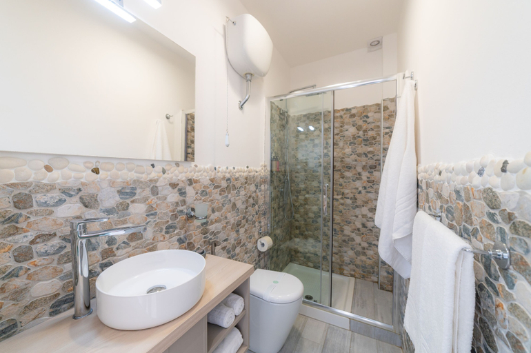 Bathroom 5, Naxos Marina Bay, Messina