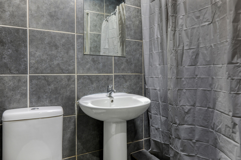 Bathroom 3, Inn & Out Express Sea Point, City of Cape Town