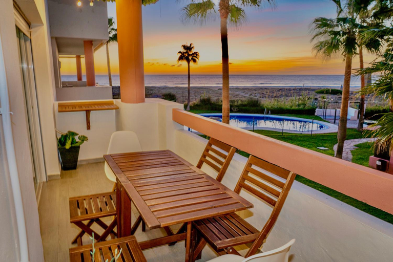 Others 4, Apartasuites Royal Zahara, Maximo confort con vistas al mar, Cádiz