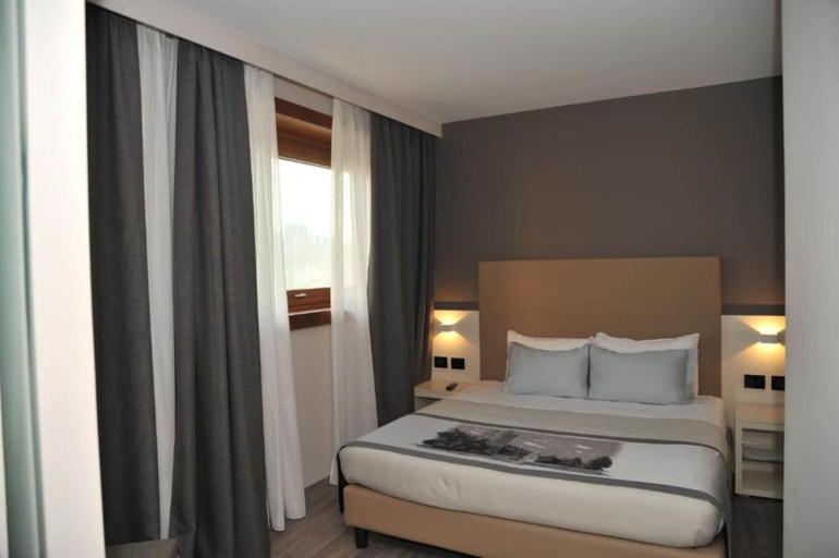 Bedroom 3, Albergo Roma, BW Signature Collection, Treviso