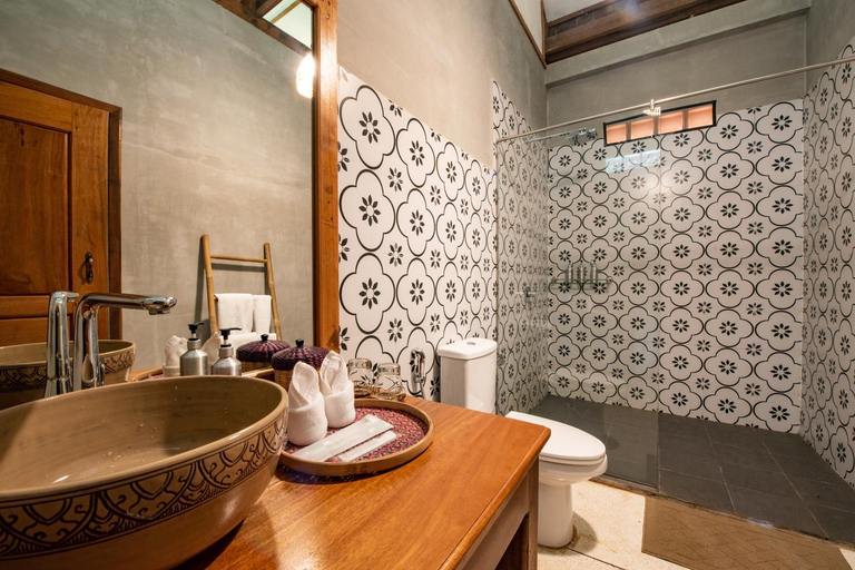 Bathroom 4, Phum Khmer Lodge - Siem Reap Eco-Lodge, Siem Reap