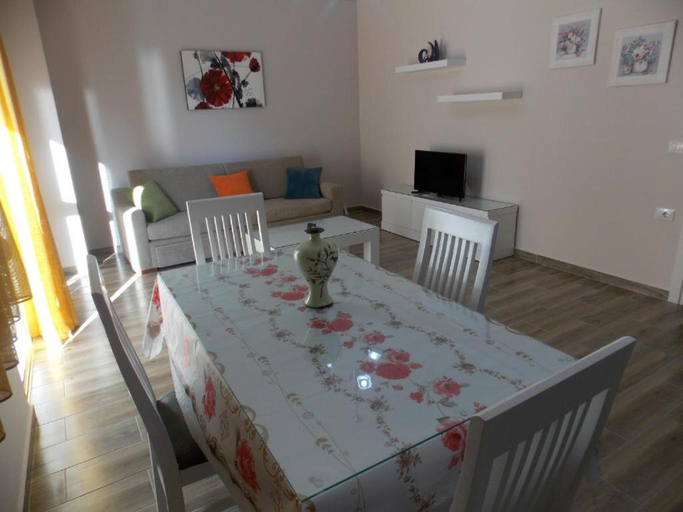 Others 4, Coastline Apartments, Sarandës