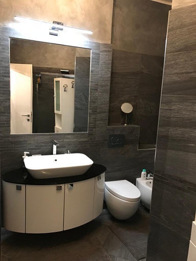 Bathroom 3, Manhattan House, Torino