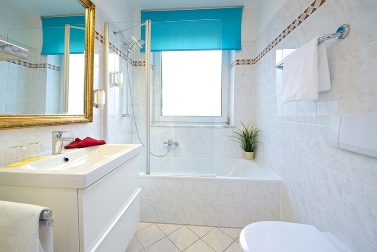Bathroom 5, Park Hotel Laim Serviced Apartments, München