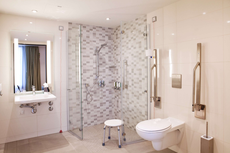 Bathroom 4, Hampton by Hilton Aachen Tivoli, Städteregion Aachen