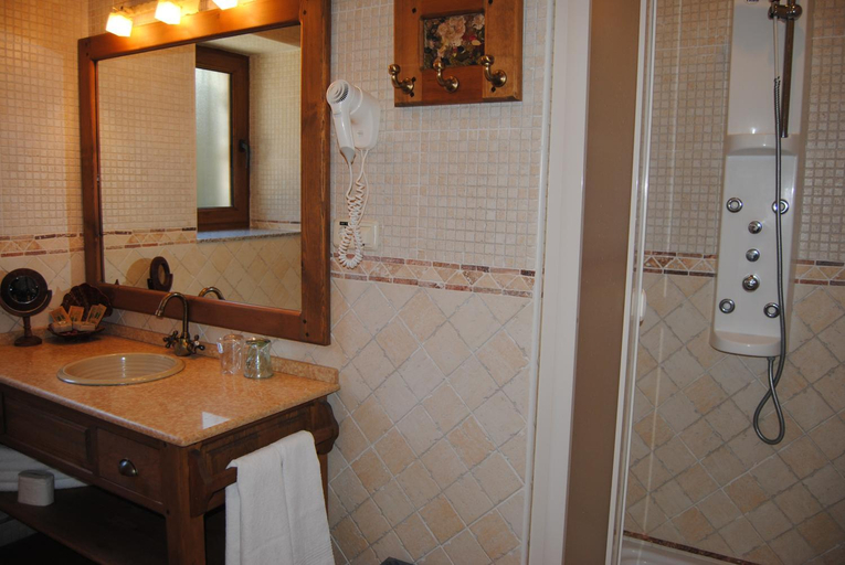 Bathroom 2, Hotel Rural Los Frutales, Madrid