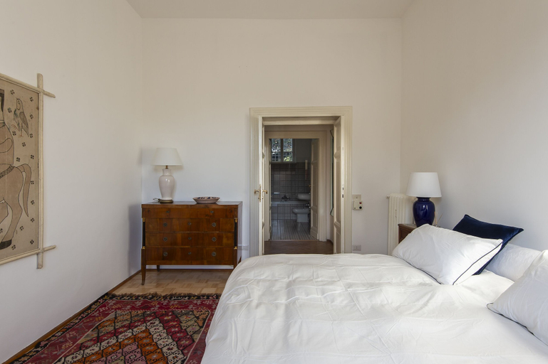 Room 3, Popolo Square Luxury Two Bedroom Apartment, Roma