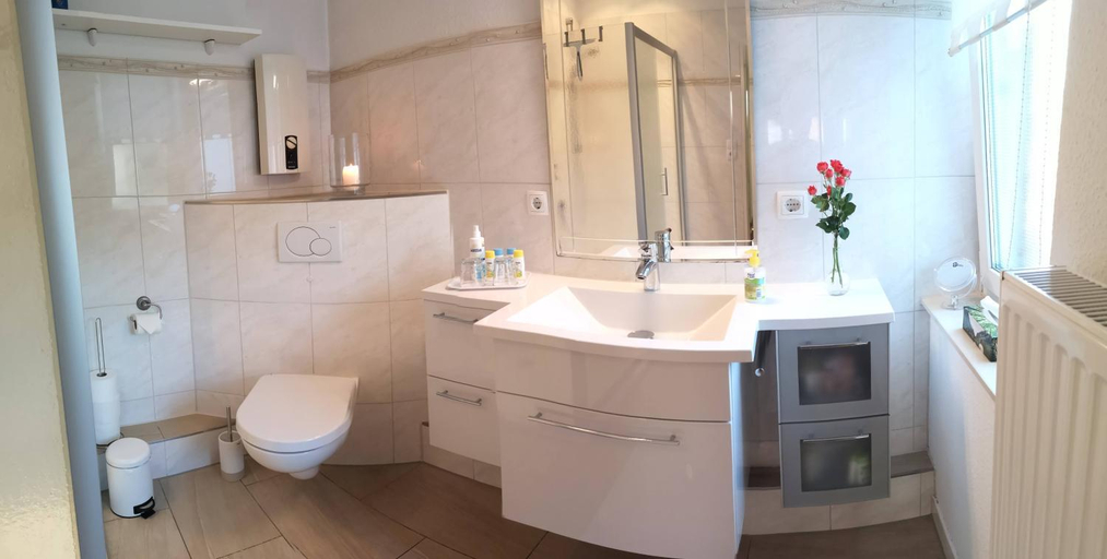 Bathroom 3, Ninas B&B - exklusiv fur Frauen, Bremen