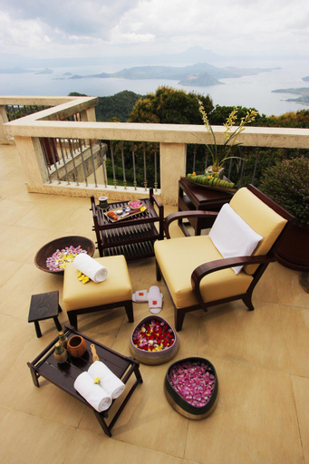 Exterior & Views 12