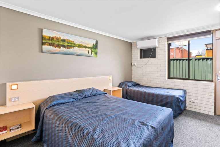 Morayfield Tavern & Motel, Morayfield