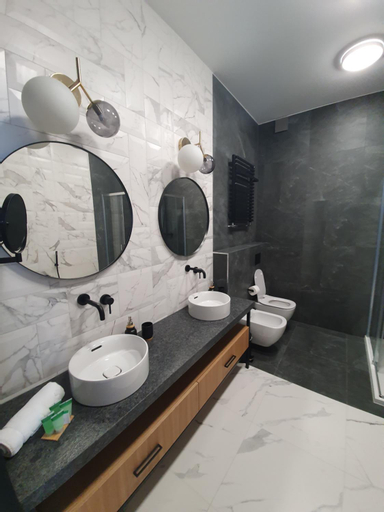 Bathroom 9
