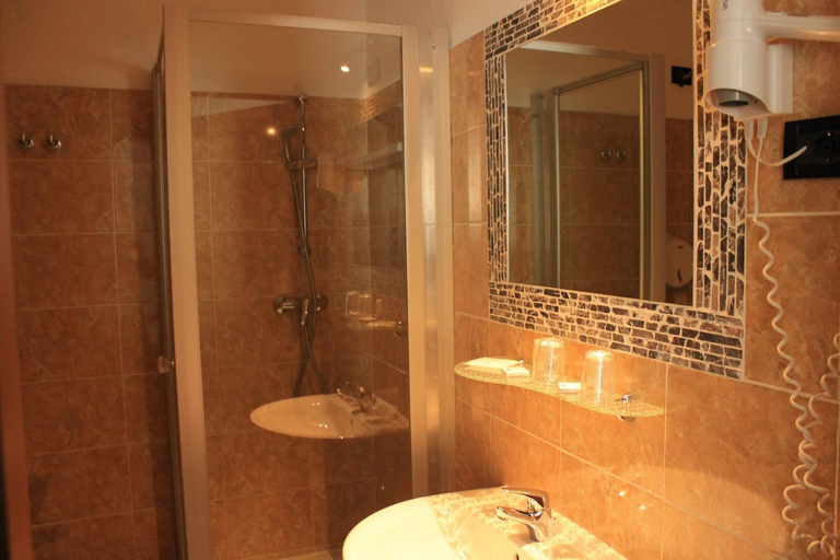 Bathroom 4, Hotel Centrale Trieste, Trieste