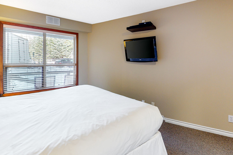 Bedroom 3, Aspens on Blackcomb, Squamish-Lillooet