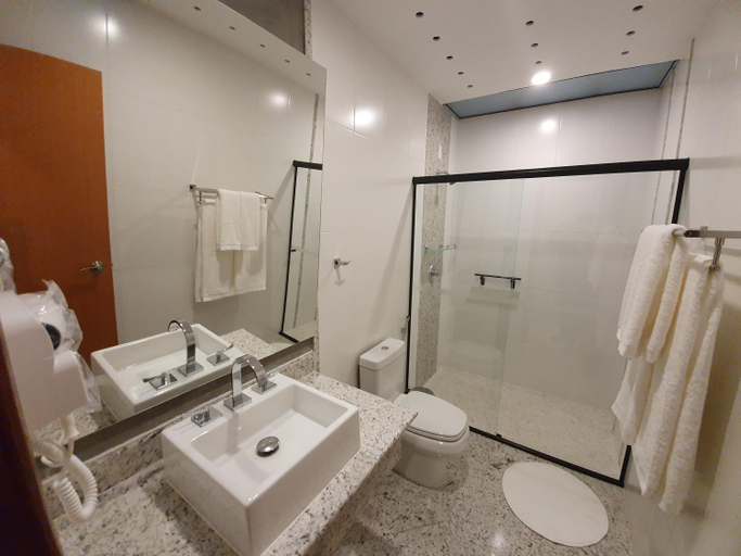 Bathroom 2, Pousada Golden Garden, Caxambu