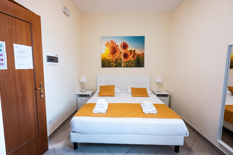 Bedroom 2, DOMUS in PANTHEON, Rome