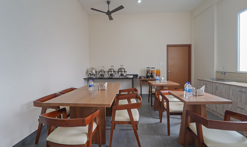 Food & Drinks 5, Itsy Hotels Avani Stays, Vyttila, Kochi, Ernakulam