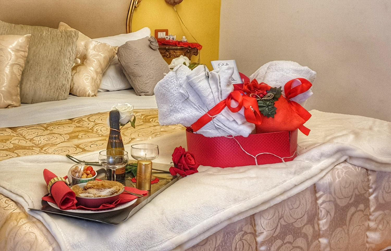 Others 2, B&B Donna Anna, Napoli