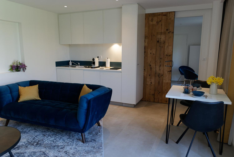 Others 3, LODGES EN PIERRES DOREES, Rhône
