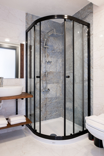 Bathroom 5, Dia Urla, Urla