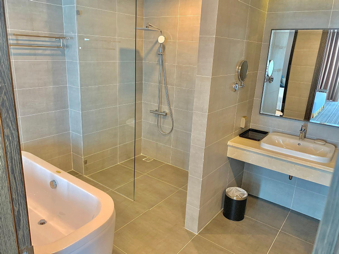 Bathroom 23