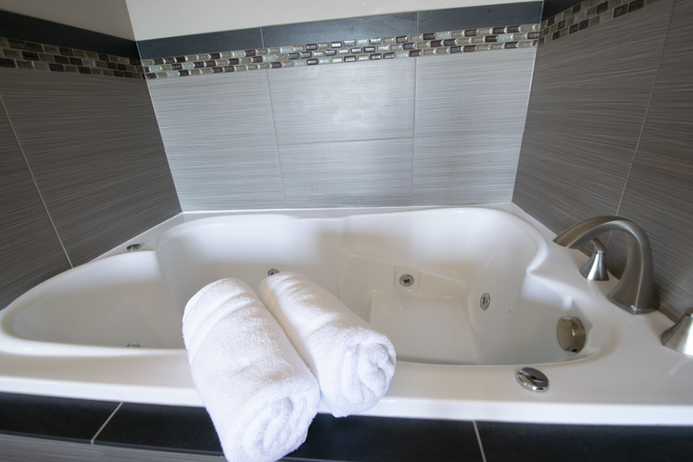 Bathroom 4, Sunrise Inn Villas and Suites, Skagit