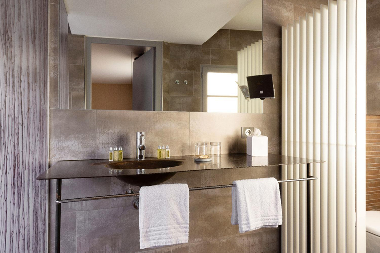 Bathroom 4, Carmel1643, Jura