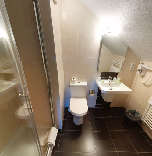 Bathroom 4, Hotel le Lion d'or, Côtes-d'Armor
