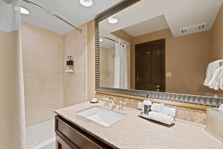 Bathroom 4, St. James Place, Eagle