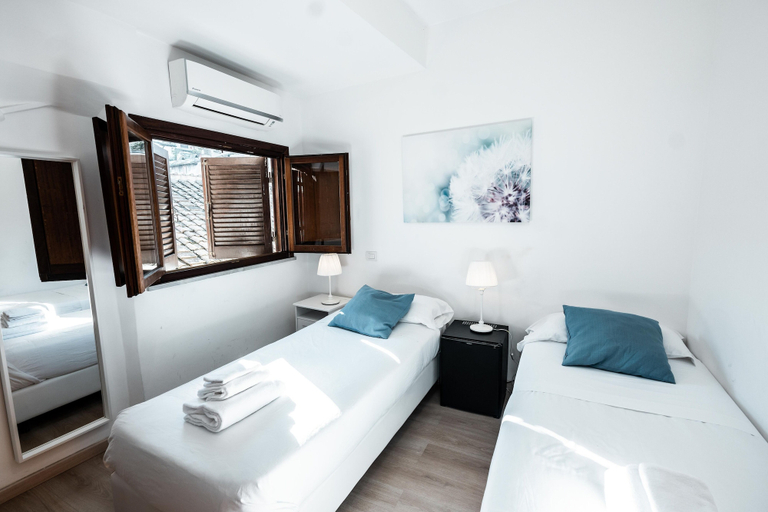 Bedroom 4, DOMUS in PANTHEON, Rome