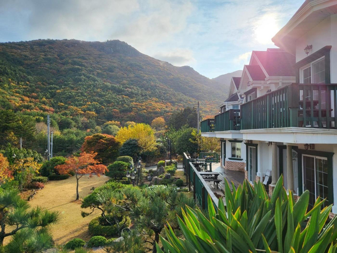 Exterior & Views, Didimdol Pension, Geoje