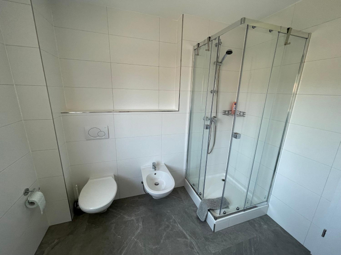 Shower 3, Sofia Apartments, Baden-Baden