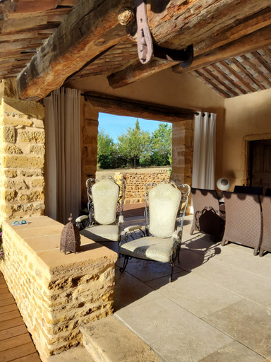 Others 4, LODGES EN PIERRES DOREES, Rhône