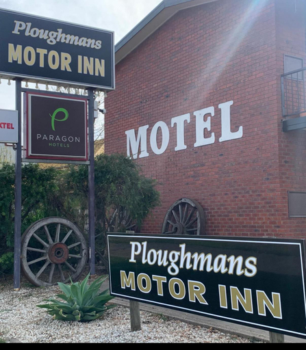 Others 2, Ploughmans Motor Inn, Horsham - Central
