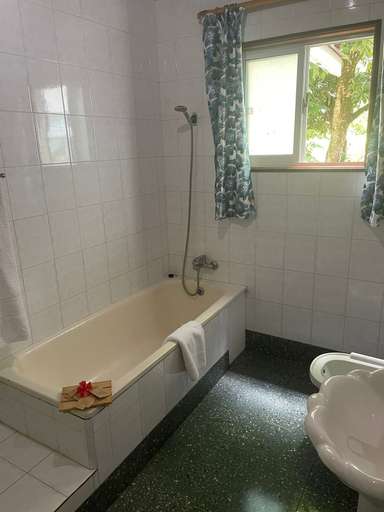 Bathroom 2, Jeanny's Apartments