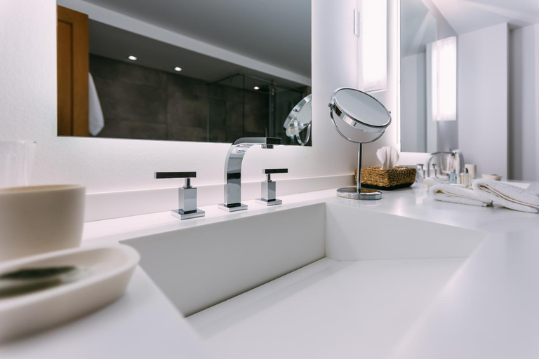 Bathroom 4, Las Balsas Hotel, Los Lagos