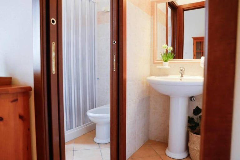 Bathroom 3, Il Melo Residence, Sassari
