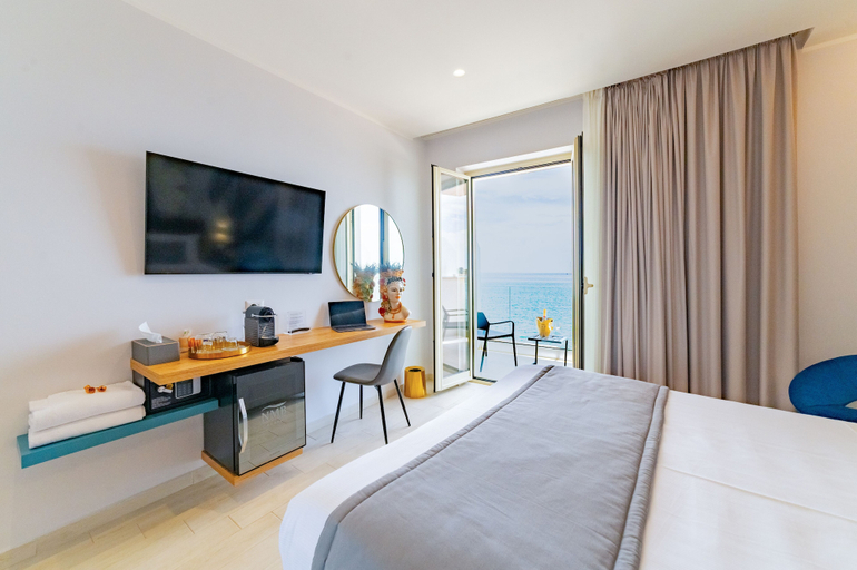 Bedroom 4, Naxos Marina Bay, Messina