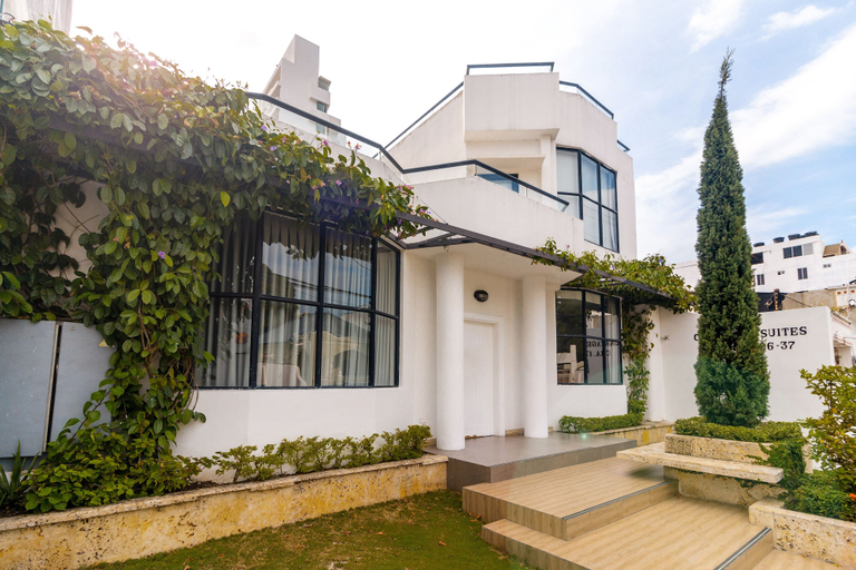 Exterior & Views