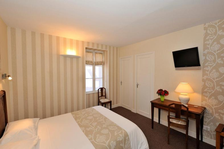 Bedroom 2, LOGIS - Hotel Restaurant Les Tilleuls, Yonne