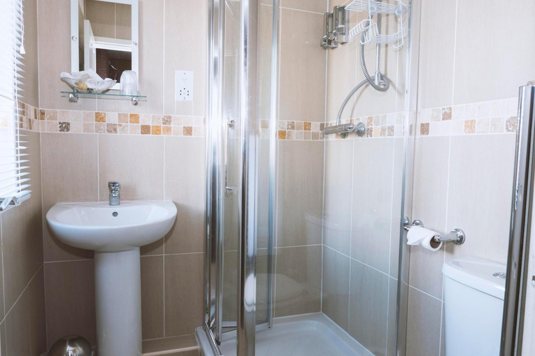 Bathroom 4, Trivelles Park Hotel, Lancashire