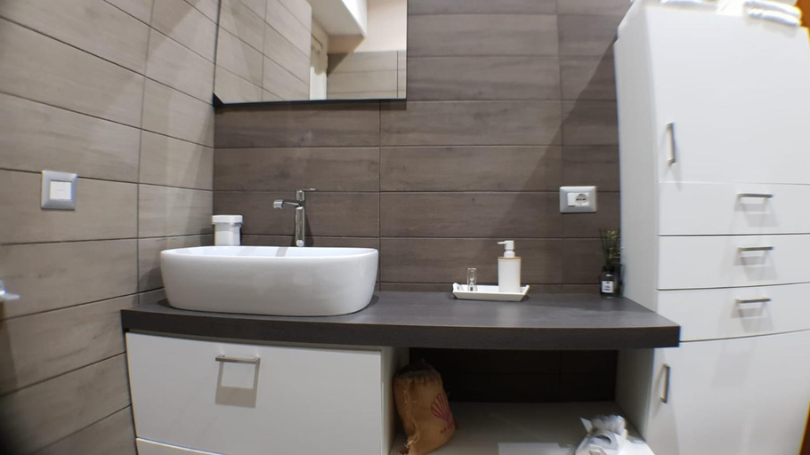 Bathroom 2, B&B Ammore, Napoli