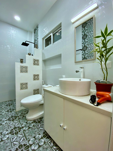 Others 5, Sparrow's Nest, Panglao
