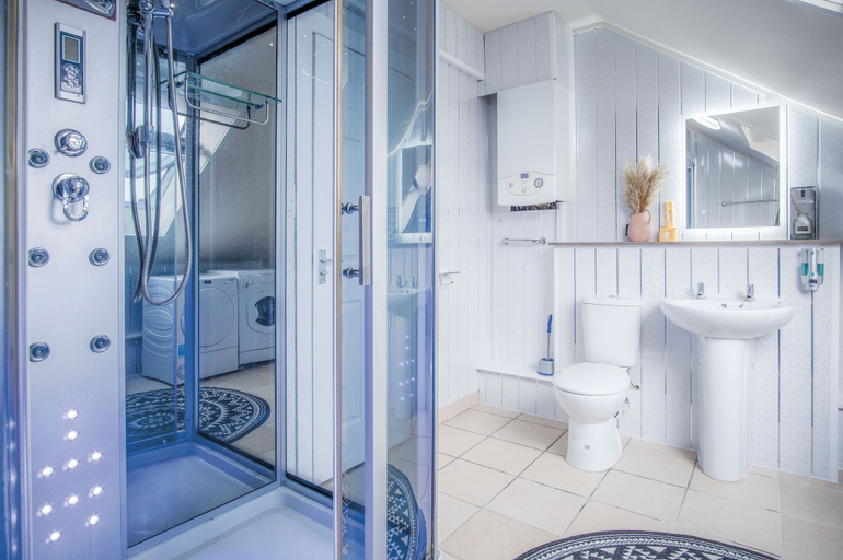 Bathroom 3, Fulke Street - 2 Bedroom Apartment - Milford Haven, Pembrokeshire