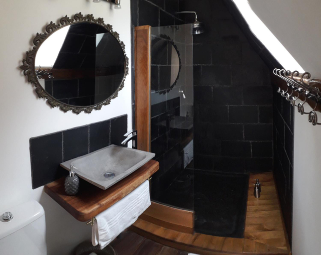 Bathroom 3, Chambres d'hotes Les Chatougoulis, Ariège