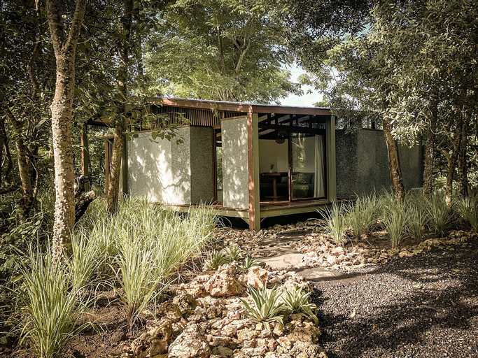 Exterior 3