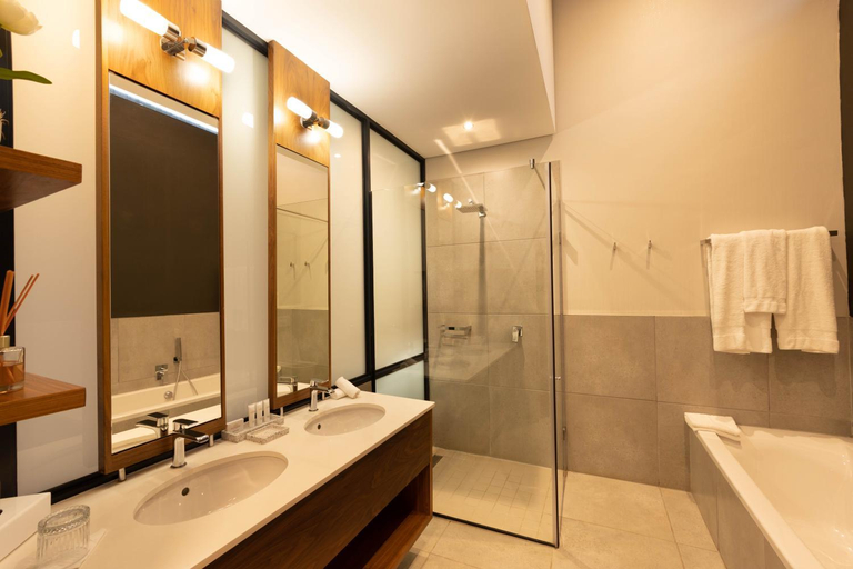 Bathroom 5, Angels View Hotel, Ehlanzeni